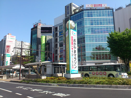 岡山駅前の広告塔